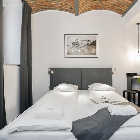 Level -1 Loft Apartments City Center By Renters Poznan Bagian luar foto