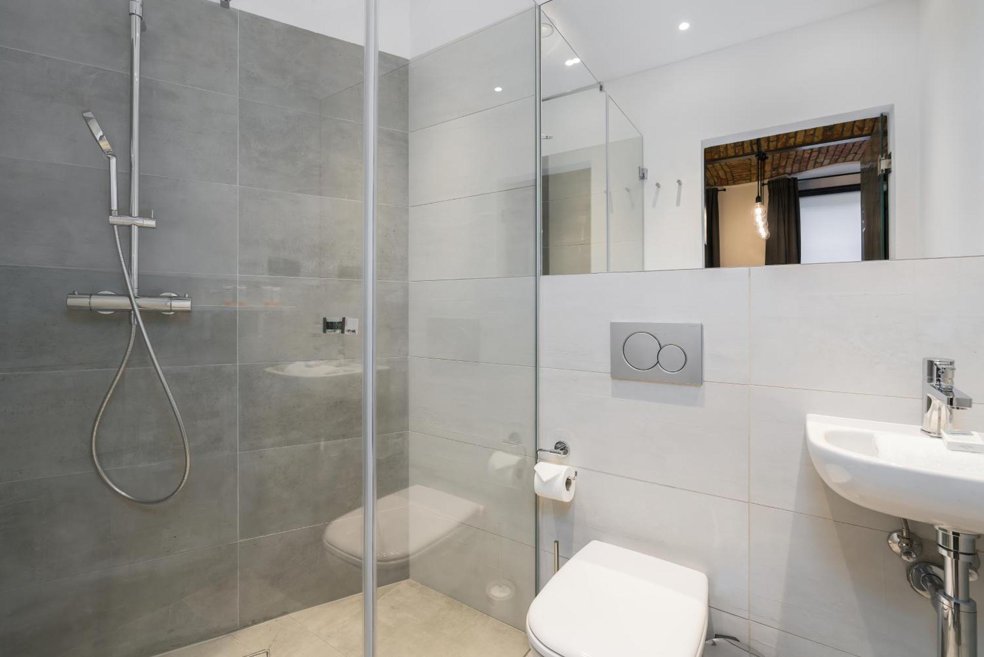 Level -1 Loft Apartments City Center By Renters Poznan Bagian luar foto