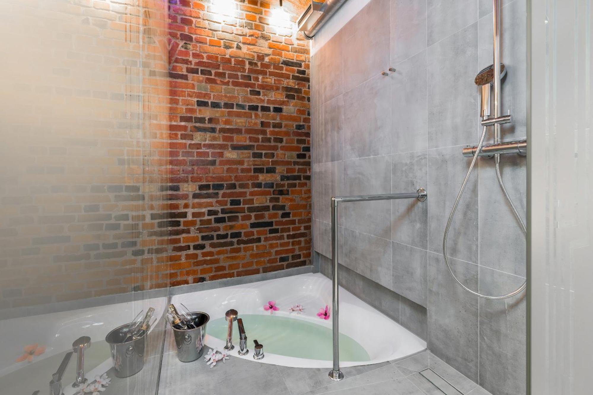 Level -1 Loft Apartments City Center By Renters Poznan Bagian luar foto
